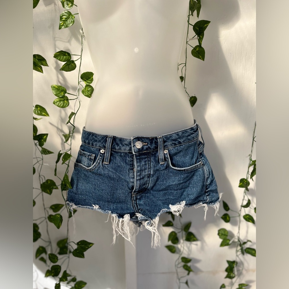 Forever 21 Premium Jean Shorts size 27 Womens/Juniors